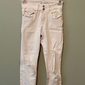 ✨✨BUNDLE AND SAVE✨✨ buy two pairs of jeans for$20✨✨White Jeans- Blue Savvy